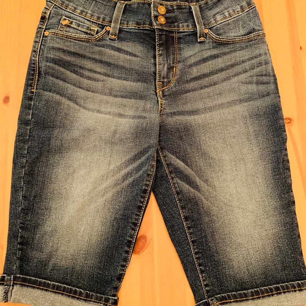 Levi’s modern skinny shorts